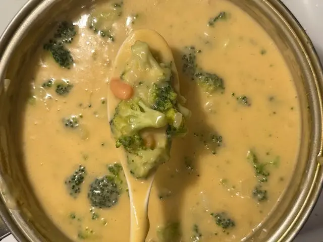 What Goes Well with Broccoli Cheddar Soup